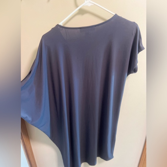 Top with Asymmetrical sleeves ❤️ - Picture 5 of 5